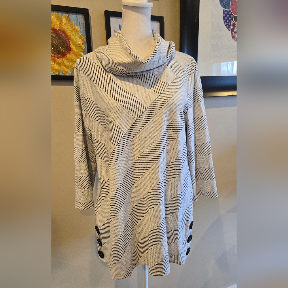 Chico's Black and White Striped 3/4 Sleeve Sweater